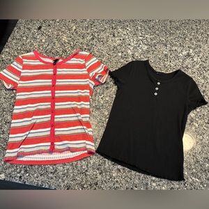 Lot of 2 art class tees euc